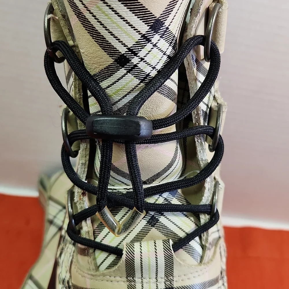 SOREL Waterproof Burberry Plaid Winter Boots with Bootliner (6) - Picture 7 of 12